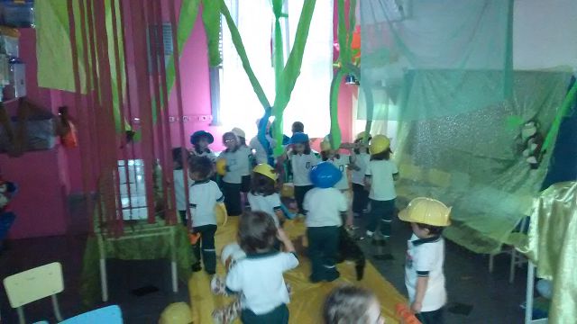 Los exploradores van por la selva Los exploradores van por la selva
