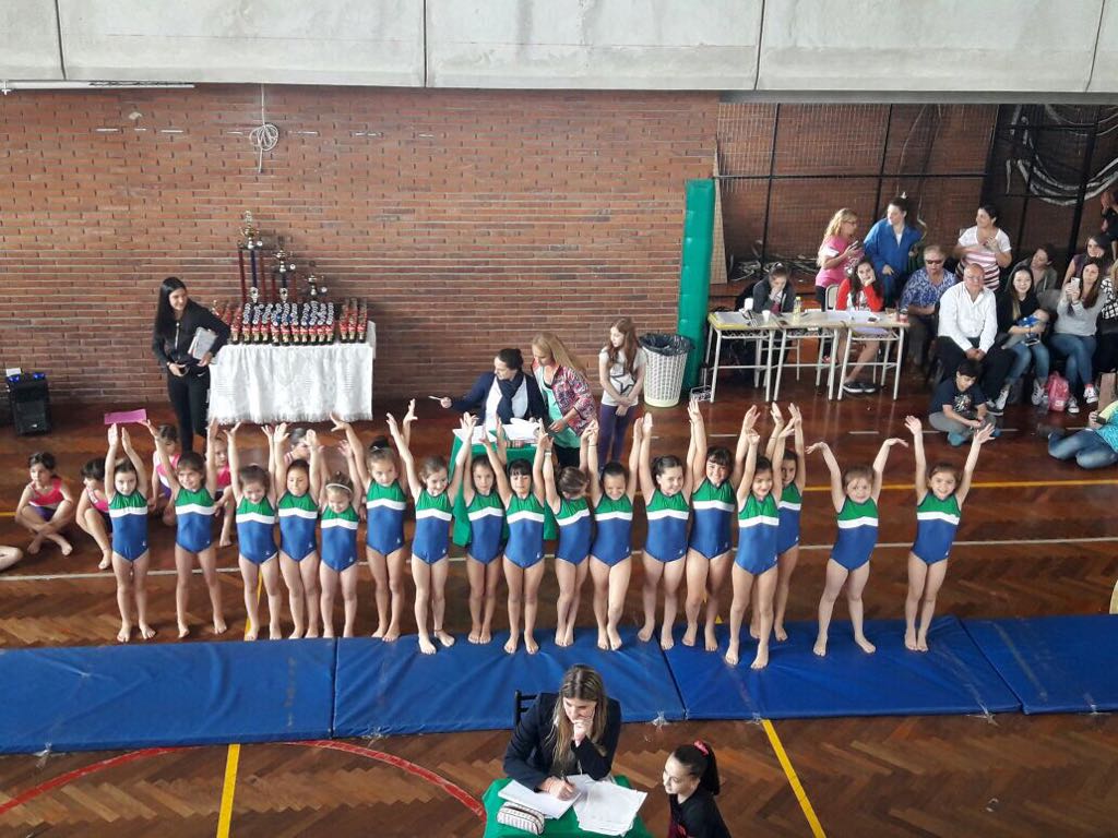 Torneo de Gimnasia Artística en el Colegio Armenio Torneo de Gimnasia Artística en el Colegio Armenio
