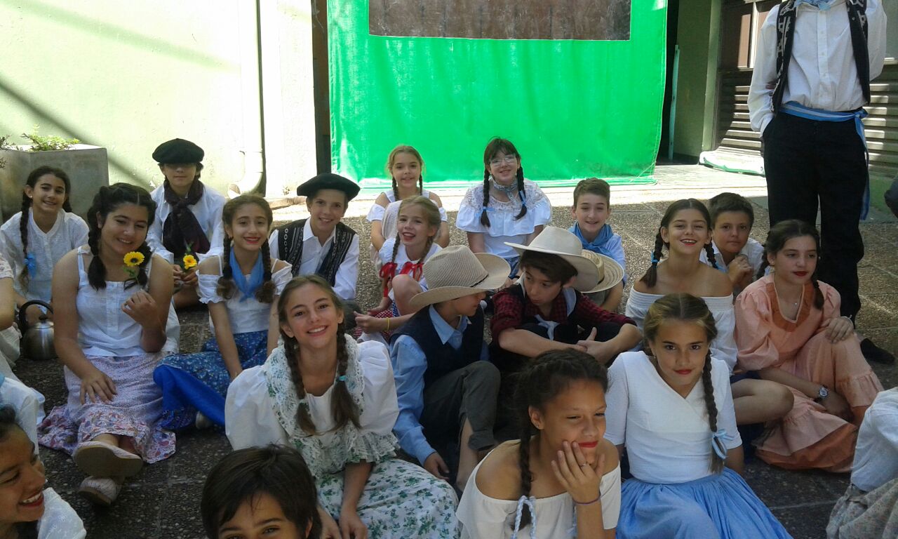 DÍA DE LA TRADICIÓN EN EL COLEGIO SAN GABRIEL DÍA DE LA TRADICIÓN EN EL COLEGIO SAN GABRIEL