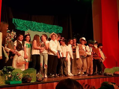Muestras de Música, Teatro y Coro. 1º, 2º y 5º EP Muestras de Música, Teatro y Coro. 1º, 2º y 5º EP