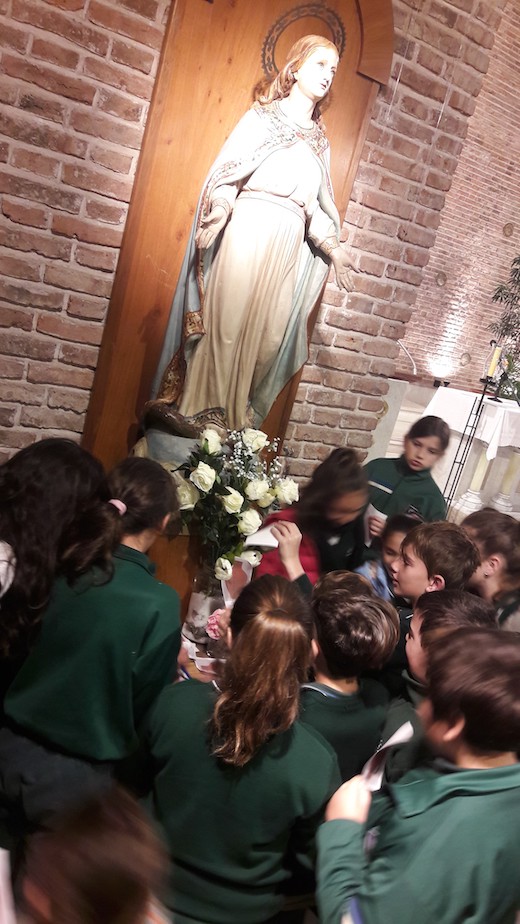 Celebración de consagración a María Celebración de consagración a María