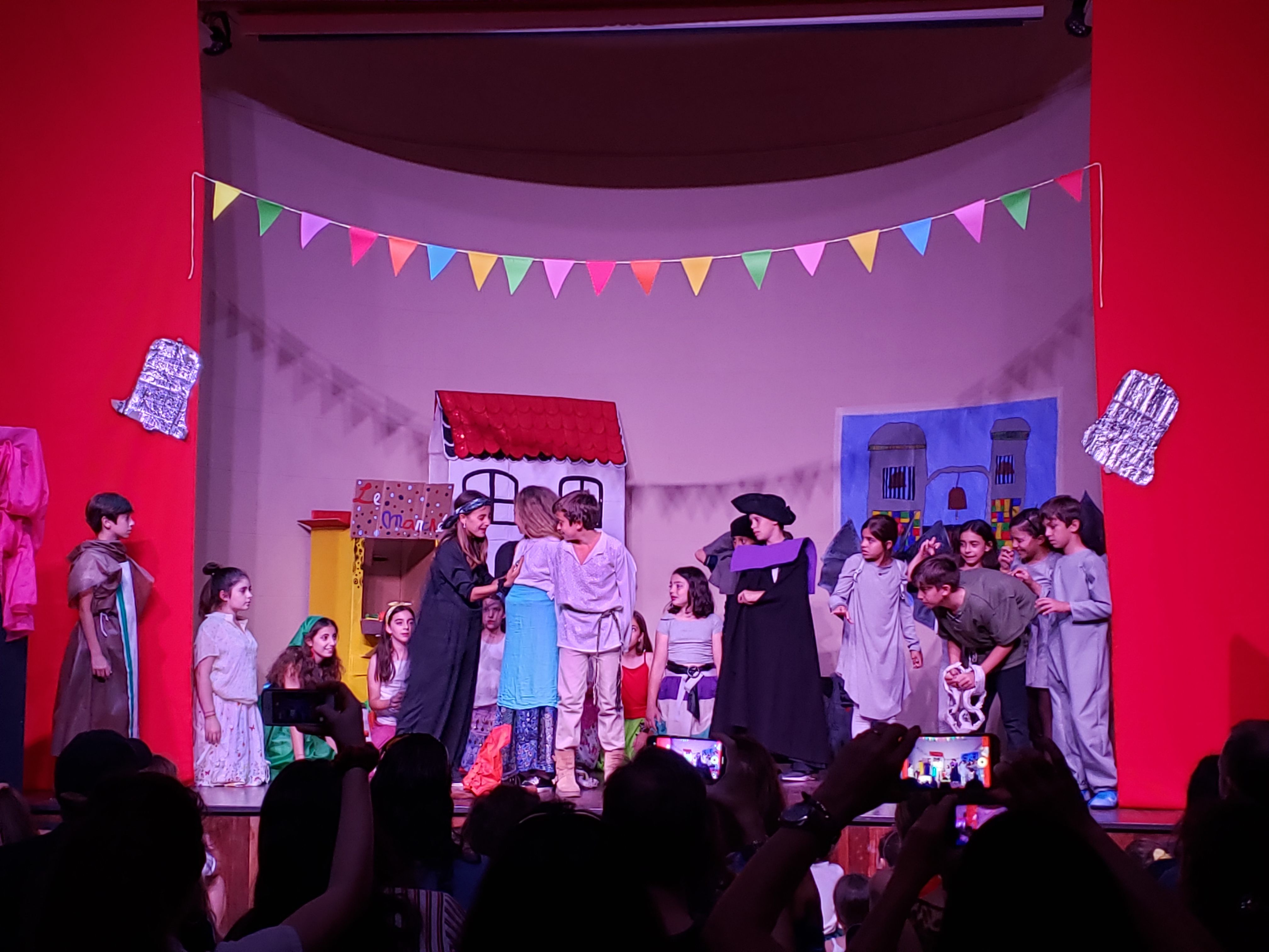 ¡A puro teatro! ¡A puro teatro!